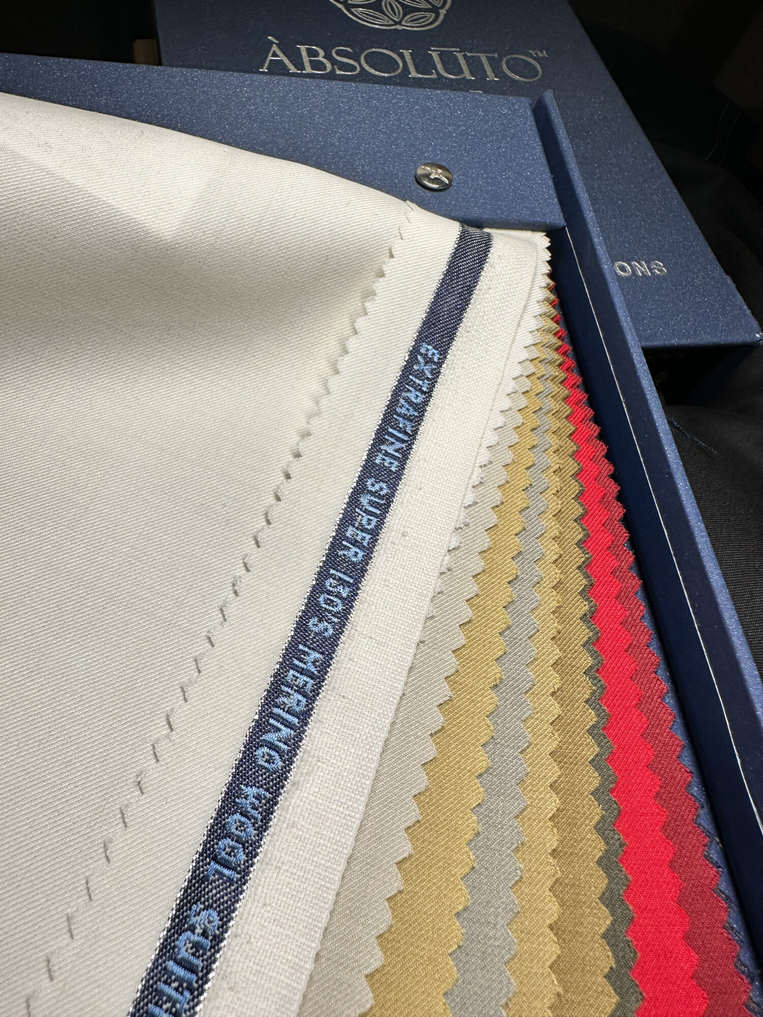 Absoluto Eliite - Repeat Portofino - 70% Super 130's Wool 30% Poly