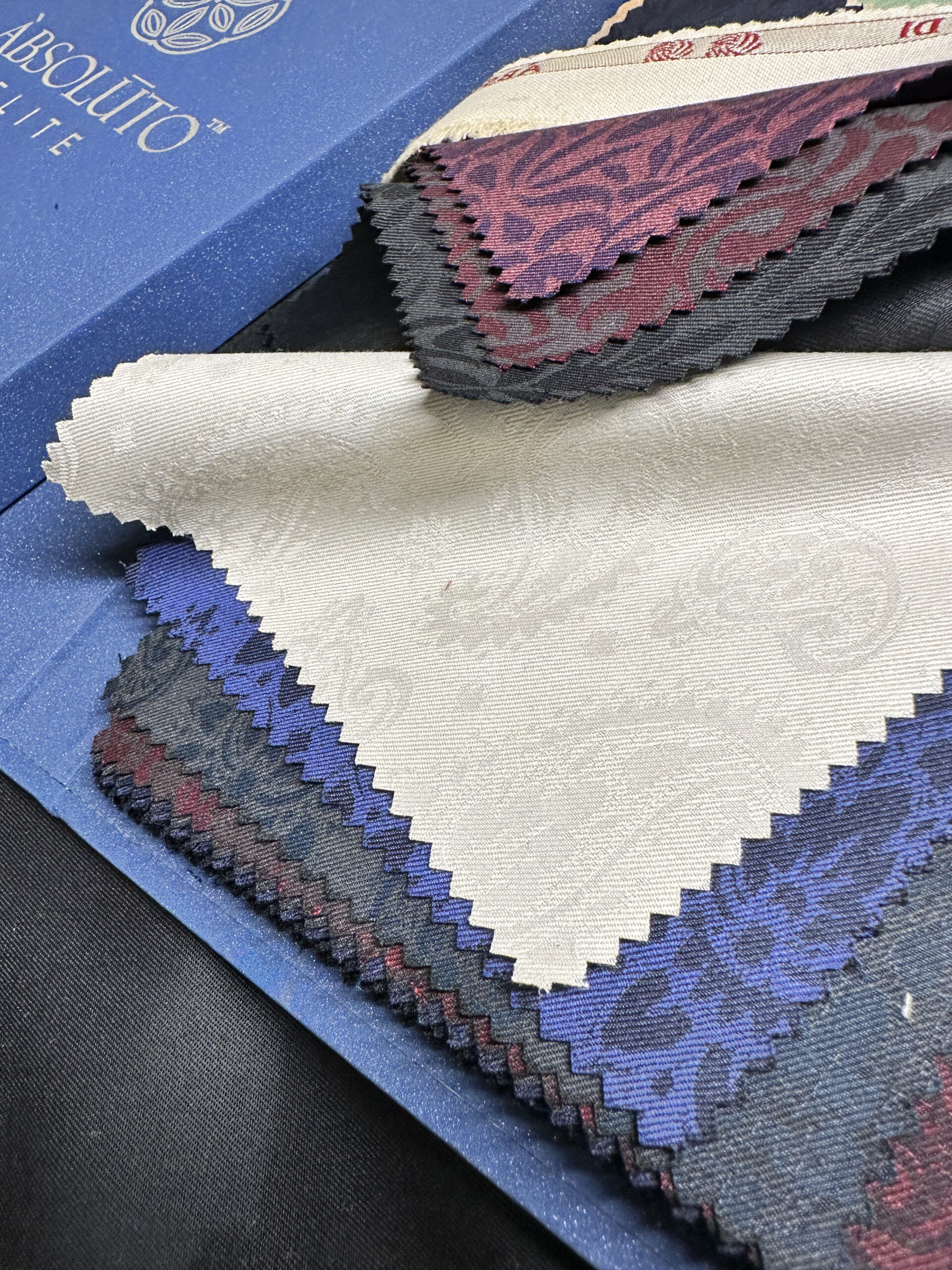 Absoluto Eliite - Super 100's Plain Fancy - 20% Super 100's Wool 60% Poly 20% Viscose
