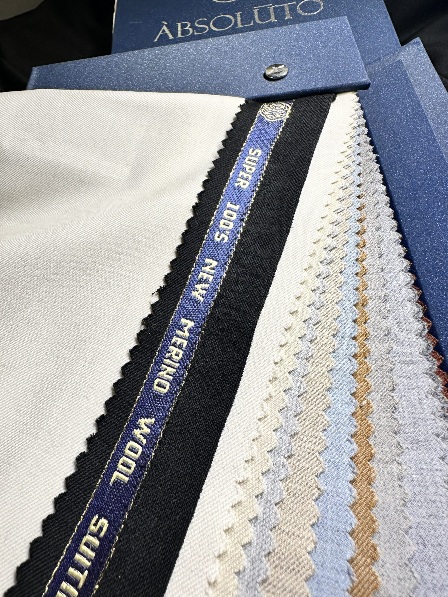 Absoluto Eliite - Super 100's Plain Twills - 20% Super 100's Wool 60% Poly 20% Viscose