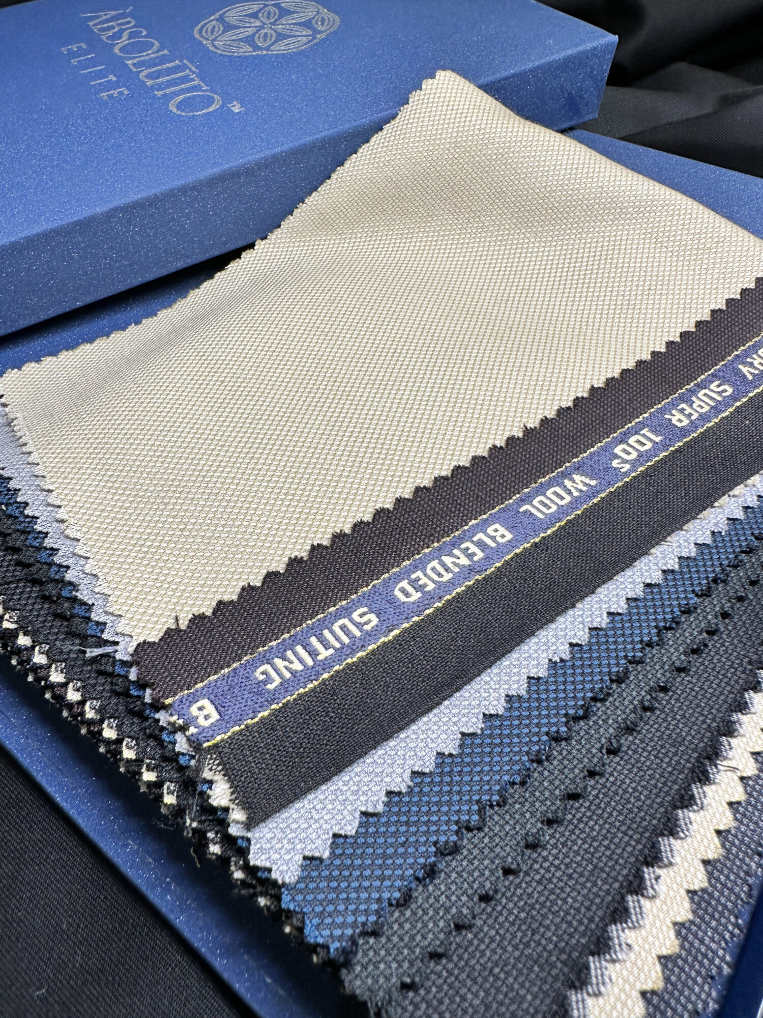 Absoluto Eliite - Super 100's Textured - 20% Super 100's Wool 60% Poly 20% Viscose