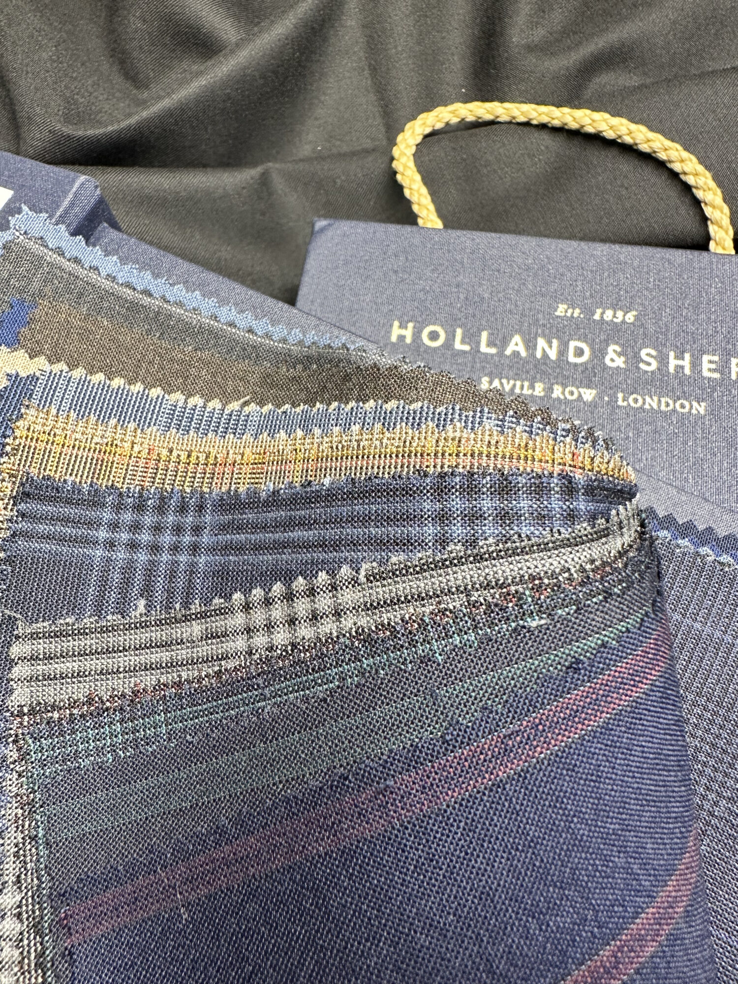 Holland & Sherry - Cape Horn Lightweight - 100% Super 100's Wool
