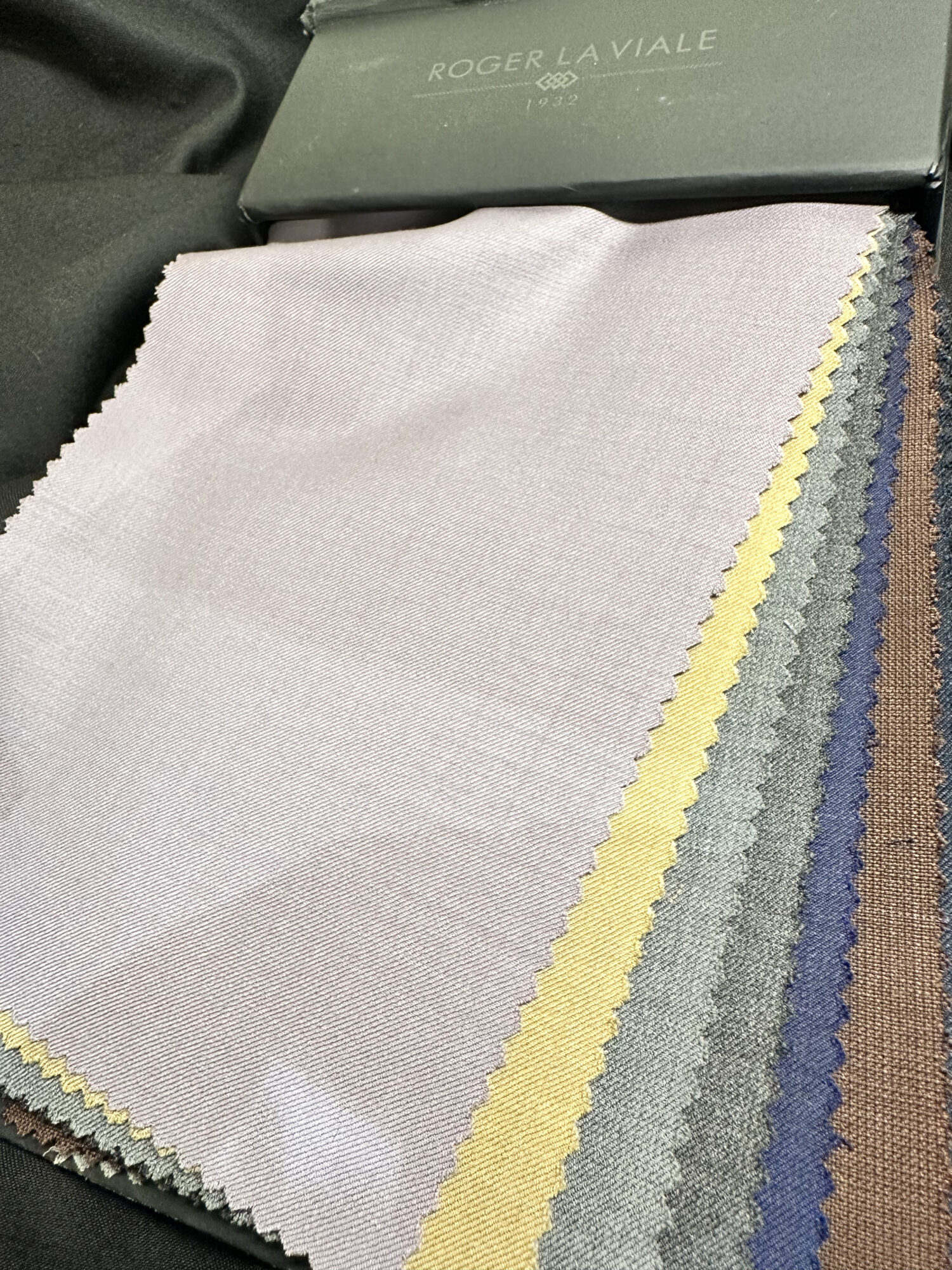 Roger La Viale - Aventus - 70% Super 140's Wool, 30% Poly