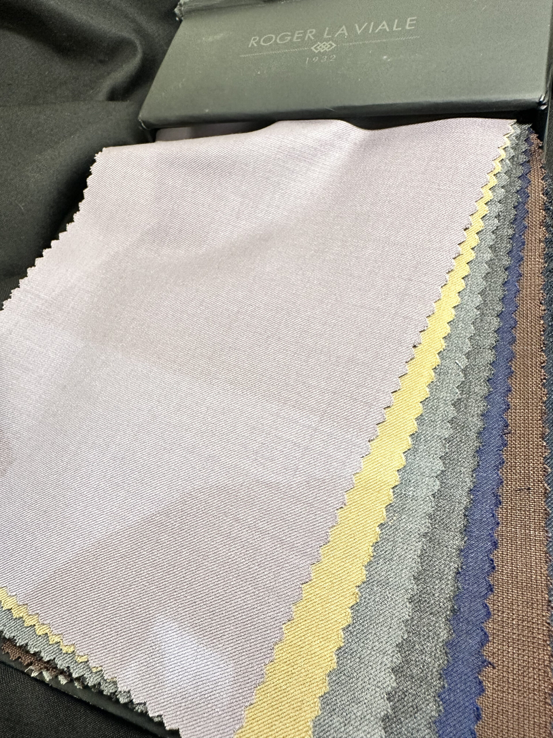 Roger La Viale - Aventus - 70% Super 140's Wool, 30% Poly