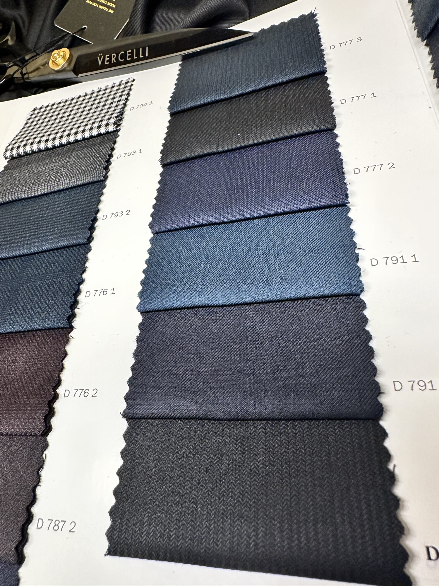 Vercelli - Harmony Classics - 70% Super 130's Wool 30% Poly