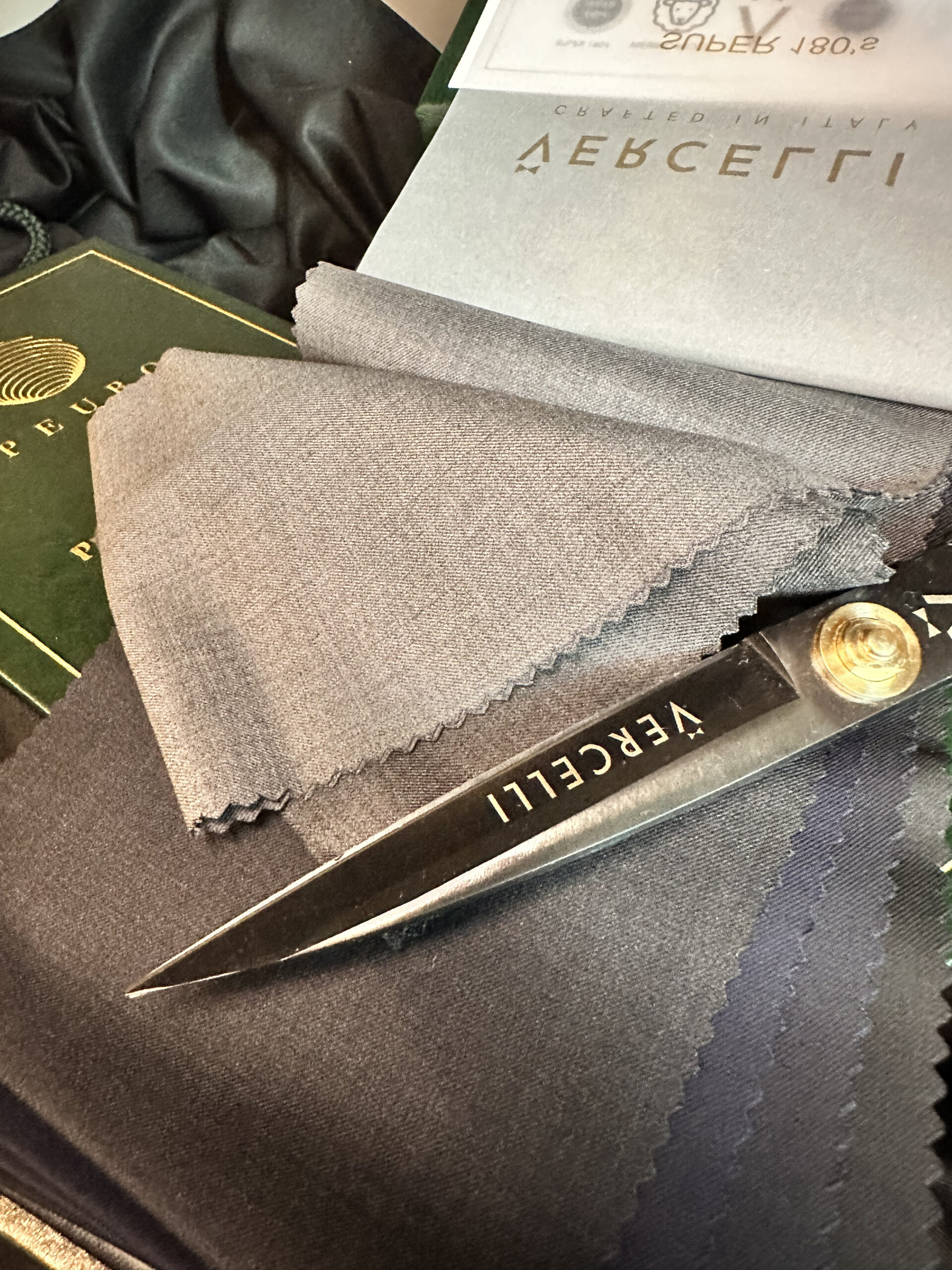 Vercelli- Peuro Fine - 70% Super 160's Wool 10% Cashmere 20% Poly